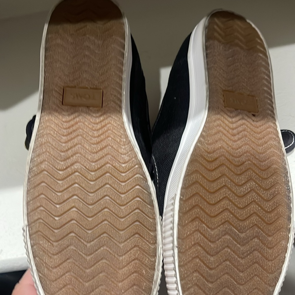 Toms Black Women’s Sneakers with Buckle
New without tag - Picture 4 of 4
